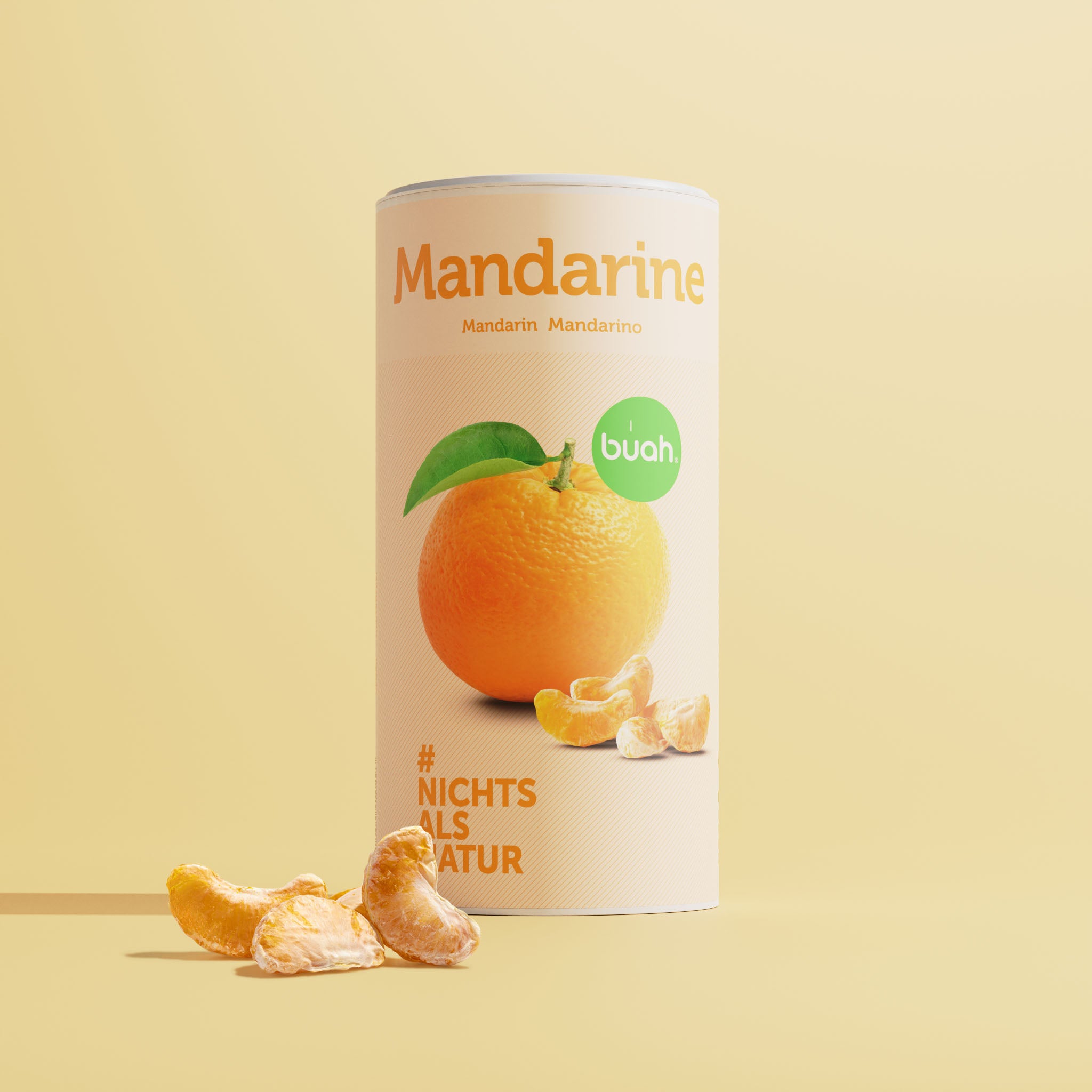GroĂźe Dose buah Mandarine mit vakuumgetrockneten Mandarinen StĂĽcken im Vordergrund