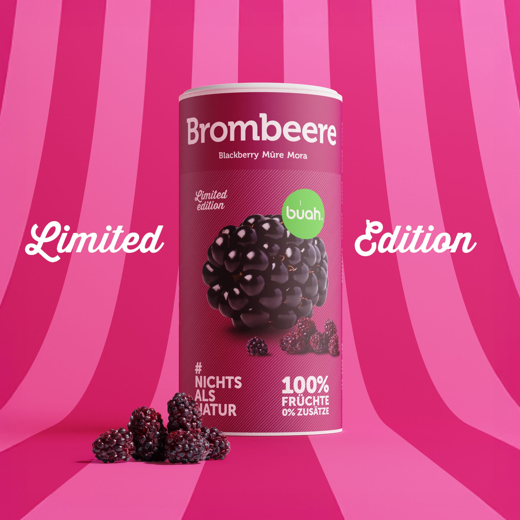 Rosa und Pink gestreifter Hintergrund mit dem Schriftzug Limited Edition, davor eine Dose buah gefriergetrockneter Brombeere in Lila mit Brombeeren vor der Dose liegend 
